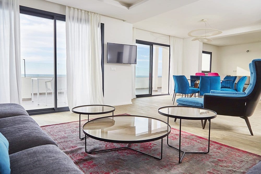 salon lumineux dans suite 4 chambres vue panoramique Asilah